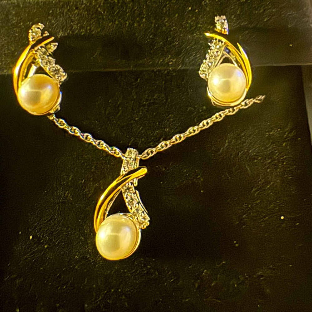 Zales earring and necklace set